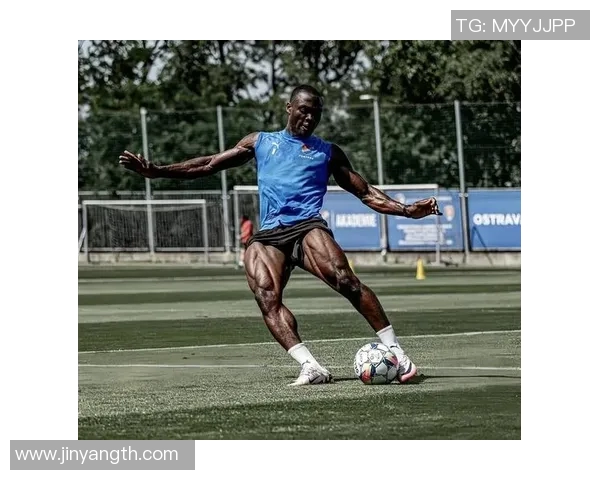 世界顶尖足球明星的天赋与成就探讨与分析