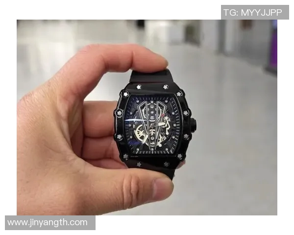 世界杯足球明星手表的魅力与风格解析让你领略运动与时尚的完美结合